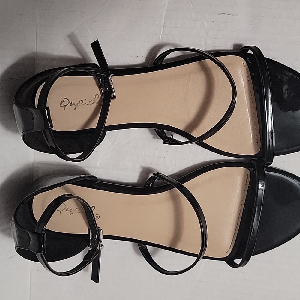 Qupid Black Strappy Sandals Size 7 Like New - Picture 5 of 9
